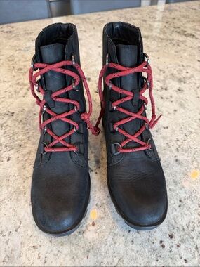 Women's 8.5 Sorel Black Leather Lace-Up Ankle Boots with Red Laces